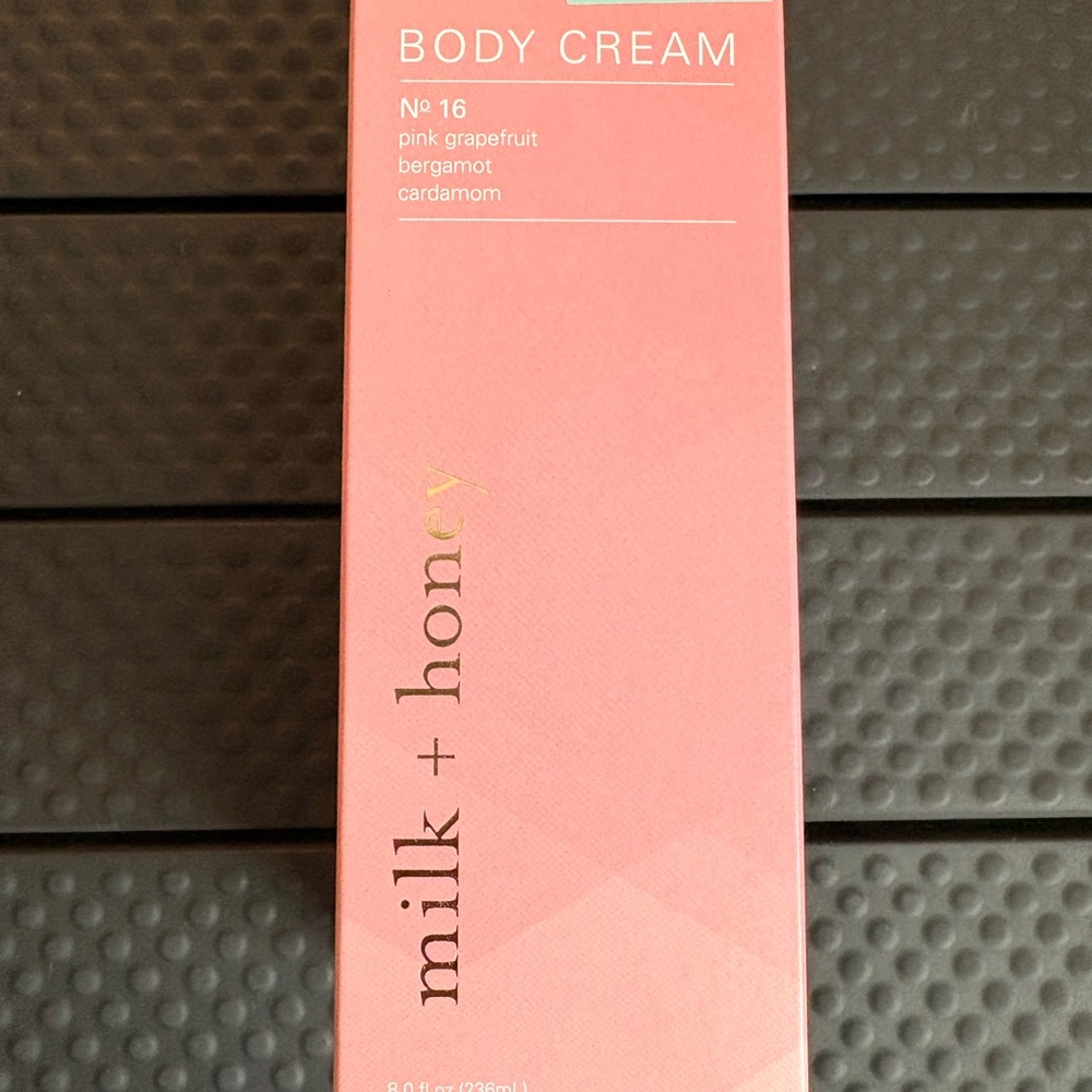 Milk + Honey No.16 Pink Grapefruit, Bergamot, Cardamom Body Cream - NWT - Picture 2 of 7